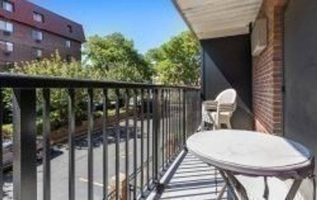 135 Pleasant St 201, Brookline, MA 02446