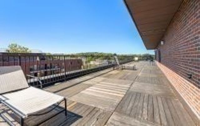 135 Pleasant St 201, Brookline, MA 02446