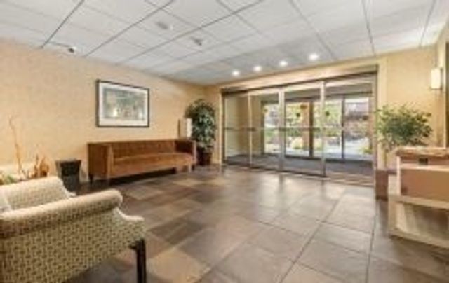 135 Pleasant St 201, Brookline, MA 02446
