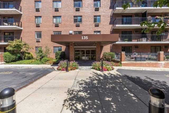135 Pleasant St 201, Brookline, MA 02446