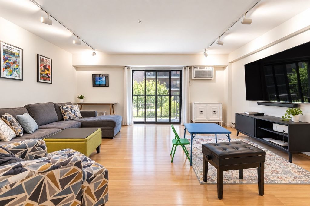 135 Pleasant St 201, Brookline, MA 02446