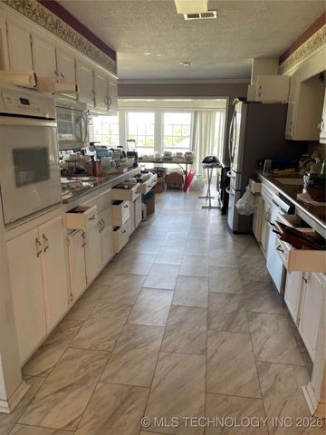 401 S Chickasaw, Kingston, OK 73439