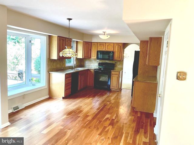 808 JOECK DR, West Chester, PA 19382
