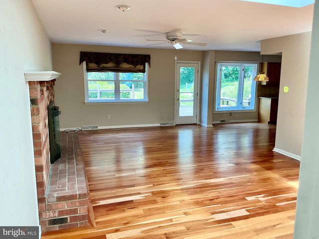 808 JOECK DR, West Chester, PA 19382