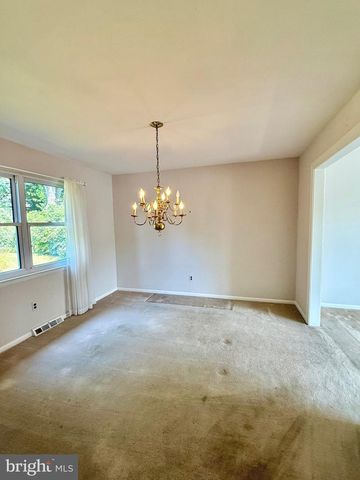 808 JOECK DR, West Chester, PA 19382
