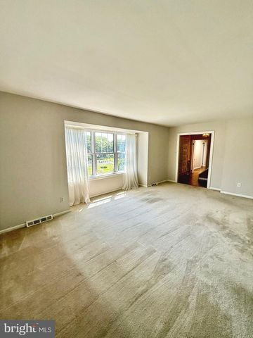 808 JOECK DR, West Chester, PA 19382