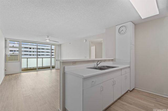 3009 Ala Makahala Place 1716, Honolulu, HI 96818