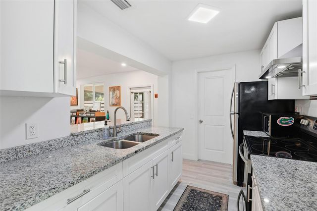 1115 NE 5TH PLACE, Gainesville, FL 32601