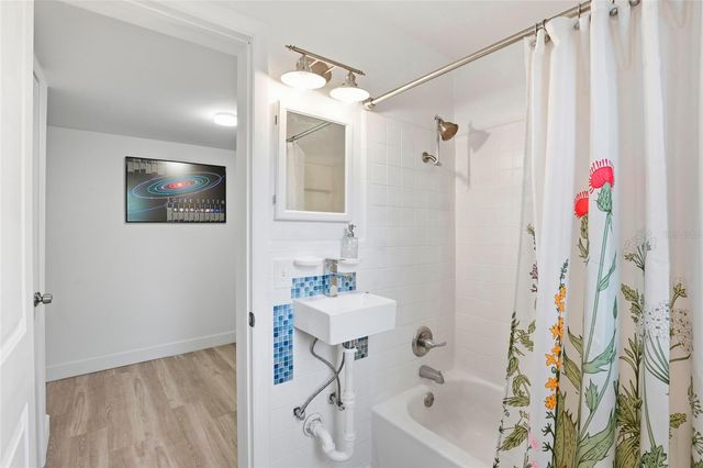 1115 NE 5TH PLACE, Gainesville, FL 32601