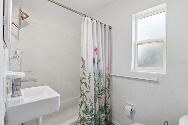 1115 NE 5TH PLACE, Gainesville, FL 32601