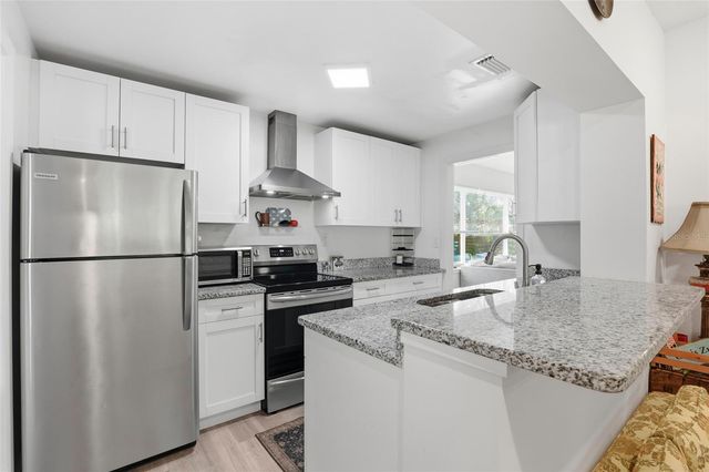 1115 NE 5TH PLACE, Gainesville, FL 32601