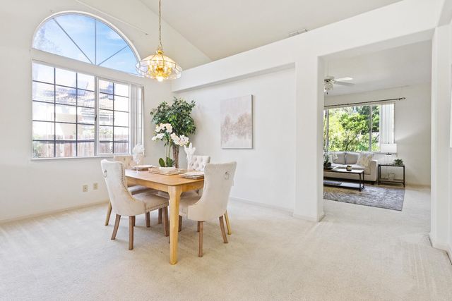 5838 Devon Dr, Rocklin, CA 95765