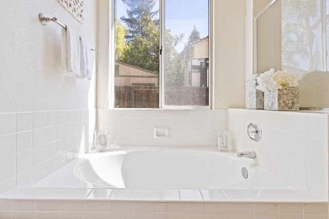 5838 Devon Dr, Rocklin, CA 95765