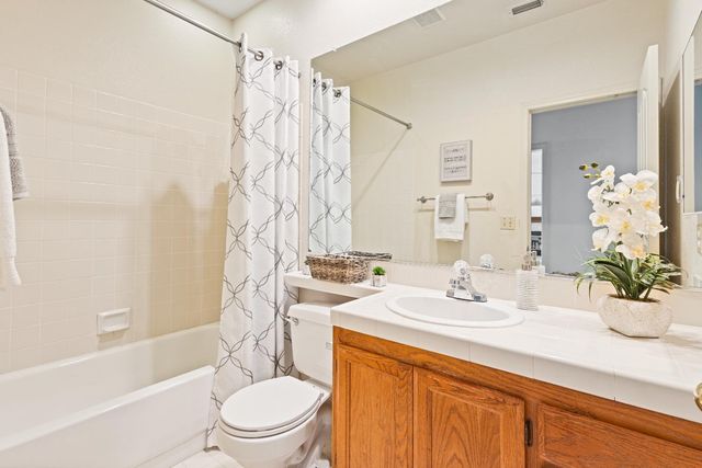 5838 Devon Dr, Rocklin, CA 95765