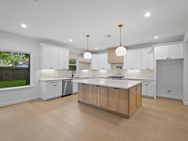 10519 Brinwood Drive, Houston, TX 77043