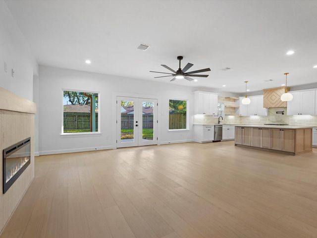 10519 Brinwood Drive, Houston, TX 77043