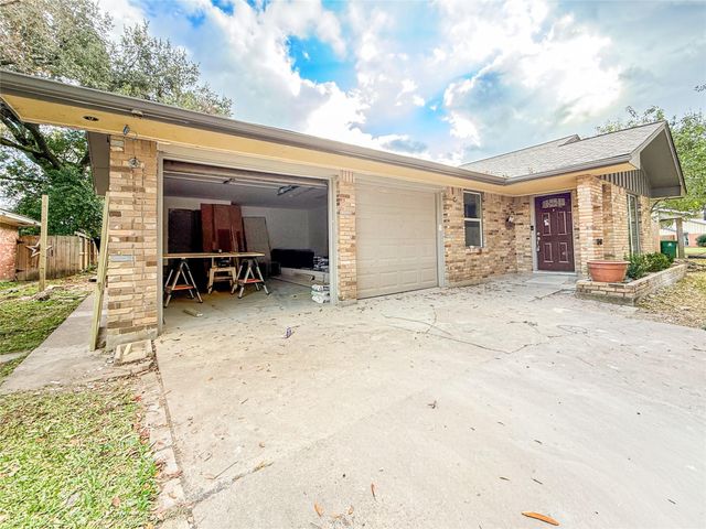 10519 Brinwood Drive, Houston, TX 77043