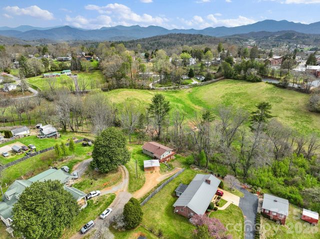 103 Bidwell Street, Franklin, NC 28734