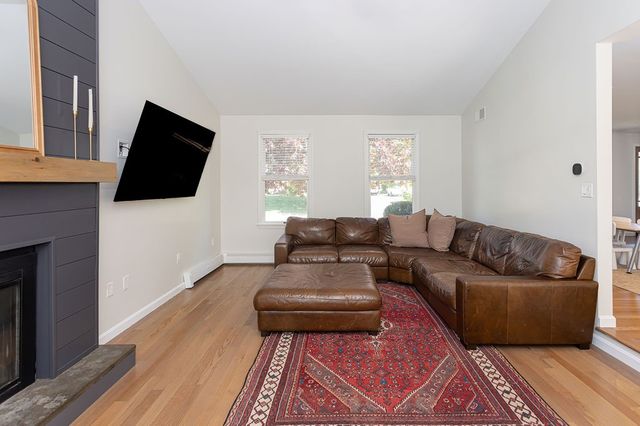 10 Split Creek Court, Cranston, RI 02921