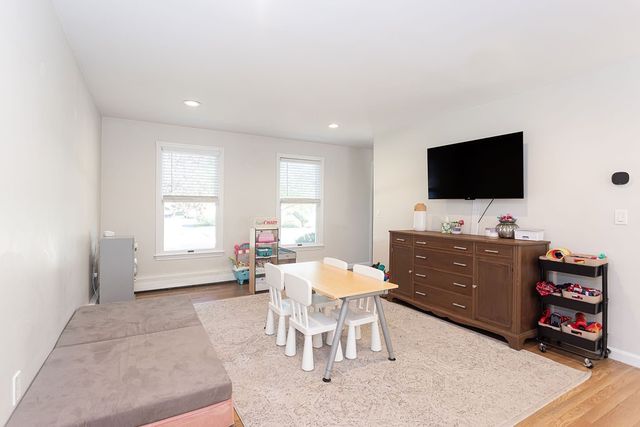 10 Split Creek Court, Cranston, RI 02921