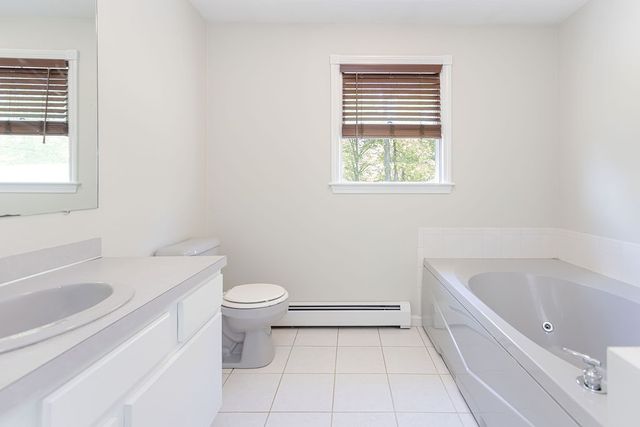 10 Split Creek Court, Cranston, RI 02921