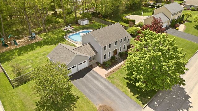10 Split Creek Court, Cranston, RI 02921