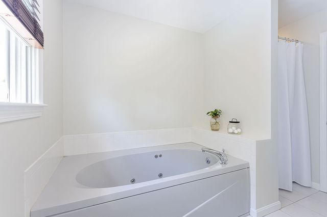 10 Split Creek Court, Cranston, RI 02921