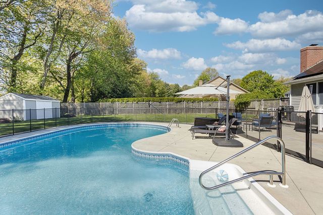 10 Split Creek Court, Cranston, RI 02921