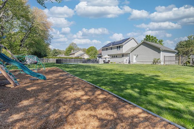 10 Split Creek Court, Cranston, RI 02921