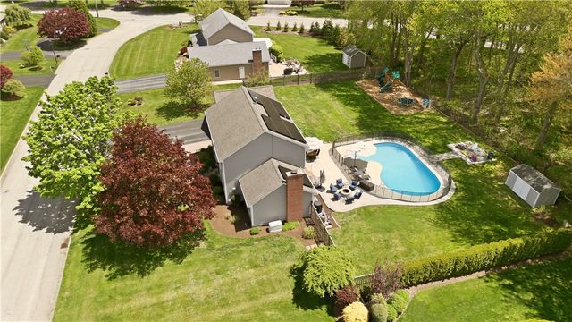 10 Split Creek Court, Cranston, RI 02921