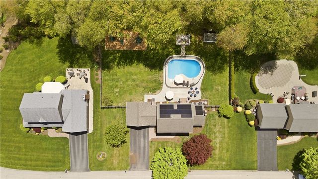 10 Split Creek Court, Cranston, RI 02921
