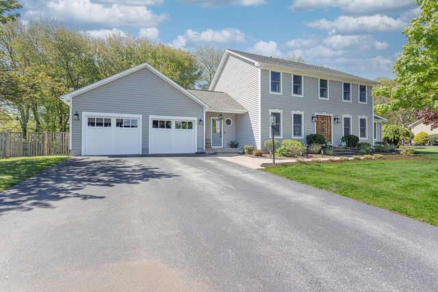 10 Split Creek Court, Cranston, RI 02921
