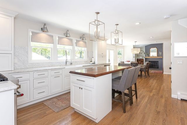 10 Split Creek Court, Cranston, RI 02921