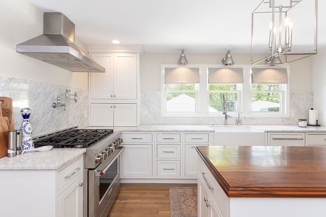 10 Split Creek Court, Cranston, RI 02921