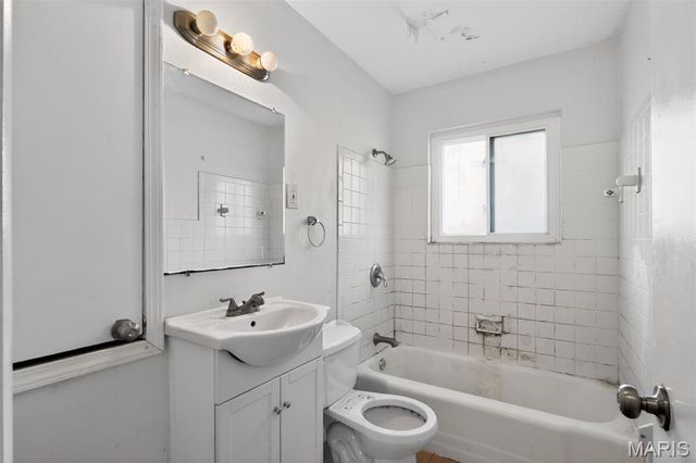 10425 Gardo Court, St Louis, MO 63137