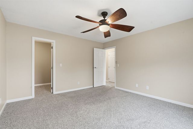 3801 Lexington Drive NE D, Cedar Rapids, IA 52404