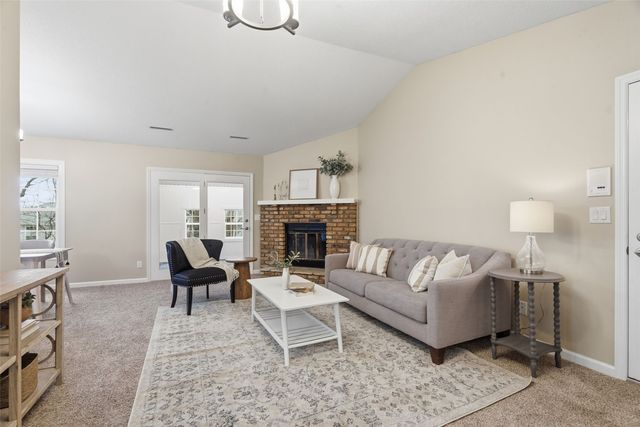 3801 Lexington Drive NE D, Cedar Rapids, IA 52404