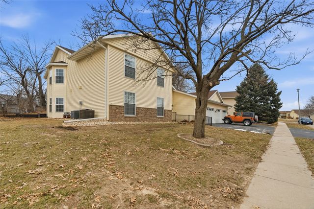 3801 Lexington Drive NE D, Cedar Rapids, IA 52404