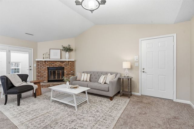 3801 Lexington Drive NE D, Cedar Rapids, IA 52404