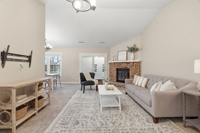 3801 Lexington Drive NE D, Cedar Rapids, IA 52404