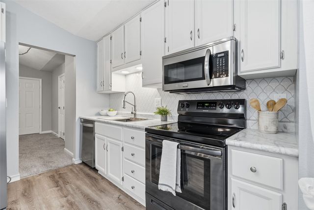 3801 Lexington Drive NE D, Cedar Rapids, IA 52404