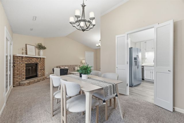 3801 Lexington Drive NE D, Cedar Rapids, IA 52404