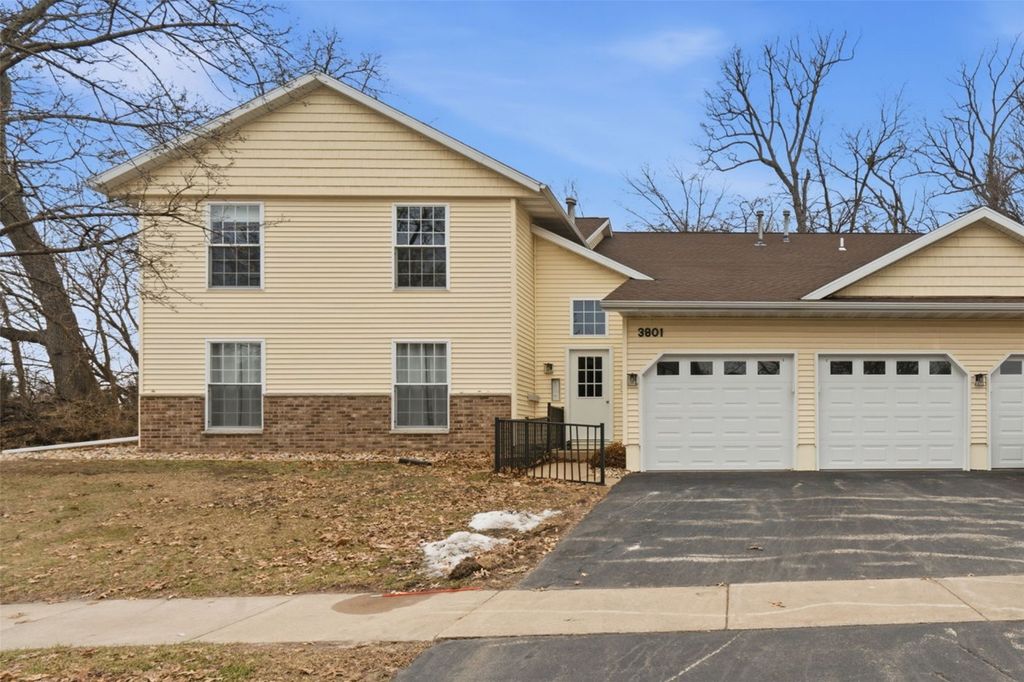 3801 Lexington Drive NE D, Cedar Rapids, IA 52404