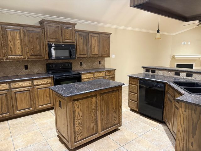 28 Vista Crest Court, Odessa, TX 79762