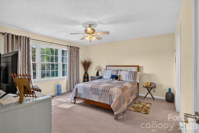 227 Sean Way, Hendersonville, NC 28792