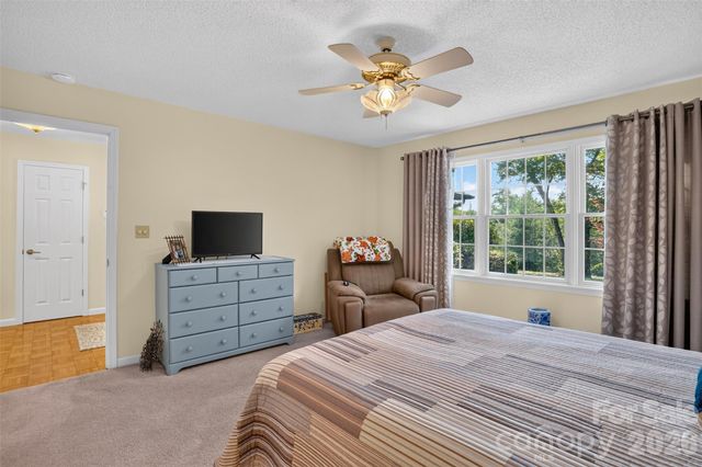 227 Sean Way, Hendersonville, NC 28792