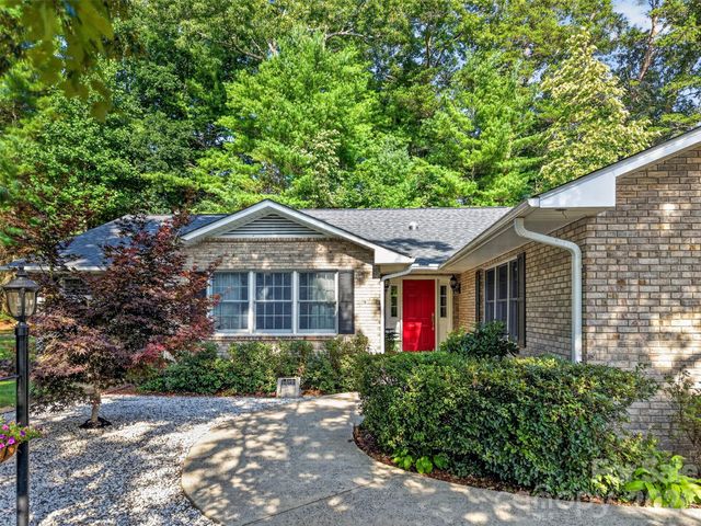 227 Sean Way, Hendersonville, NC 28792
