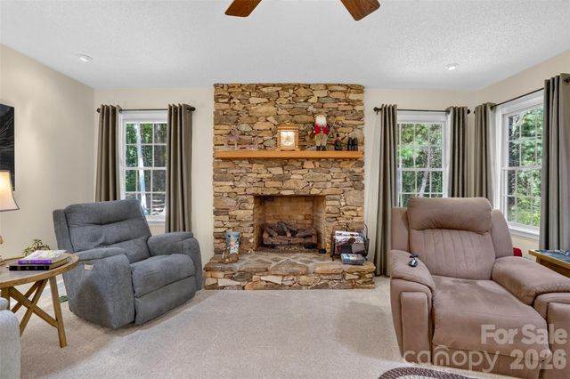 227 Sean Way, Hendersonville, NC 28792