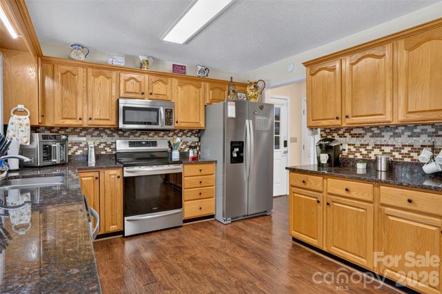 227 Sean Way, Hendersonville, NC 28792