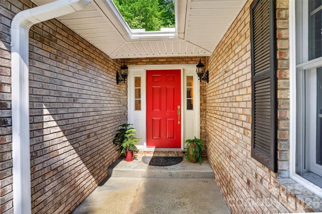 227 Sean Way, Hendersonville, NC 28792